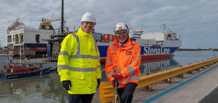 Elektrické nákladní lodě sníží emise v Irském moři