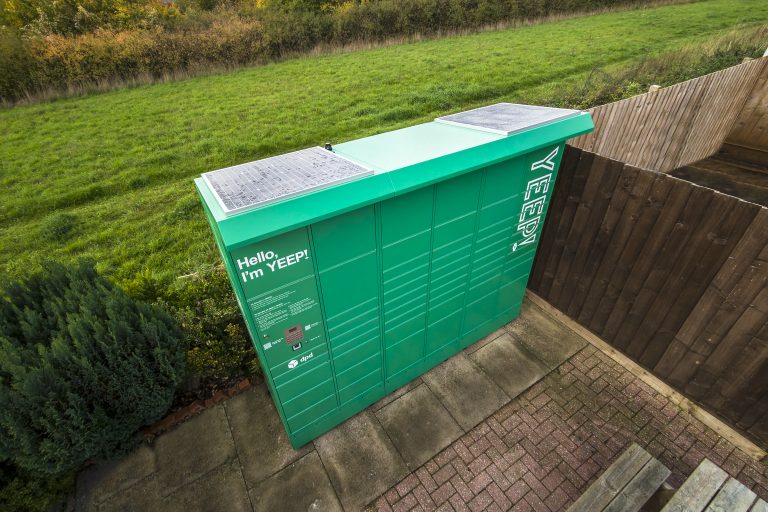 První síť solárně poháněných balíkových boxů ve Velké Británii byla spuštěna