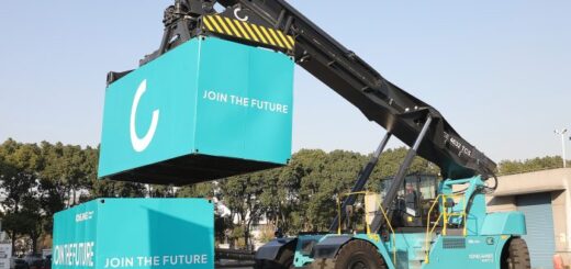 Nový dosahový stohovač je elektrický