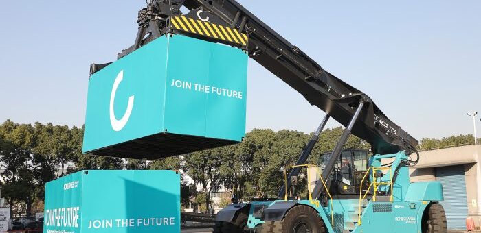 Nový dosahový stohovač je elektrický