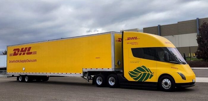 První Tesla Semi vstupuje do těžké logistické operace