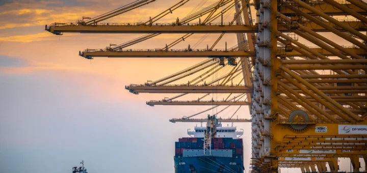 Nová námořní trasa má změnit obchod