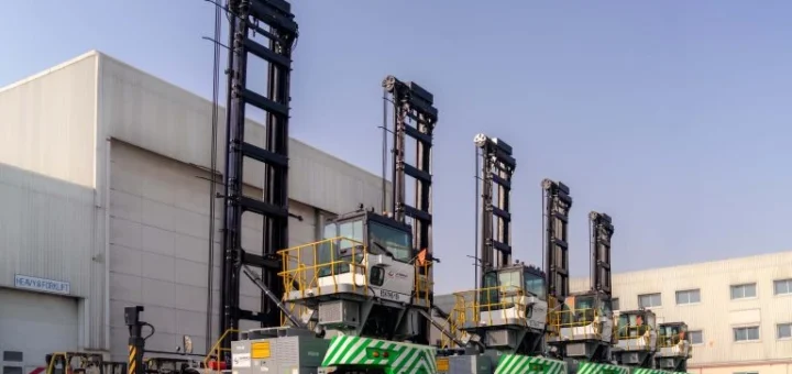 Přístav rozšiřuje flotilu elektrických terminálových vozidel