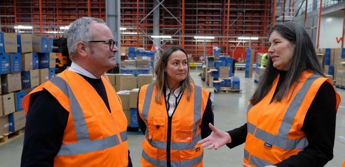 Corby logistické centrum představuje inovace během VIP návštěvy