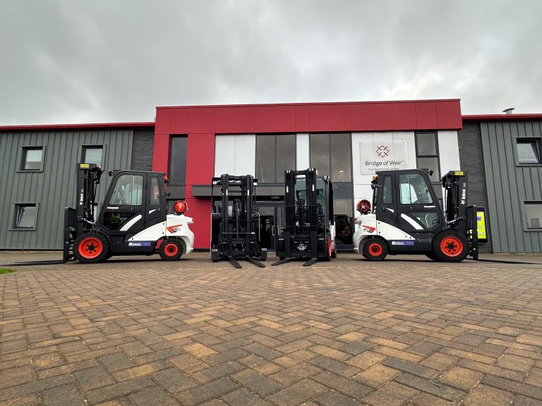 Kožená skupina získává podporu od vysokozdvižného vozíku