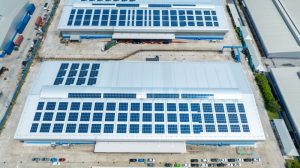 Přepravní společnost si klade za cíl snížit náklady na elektřinu na polovinu pomocí solární energie