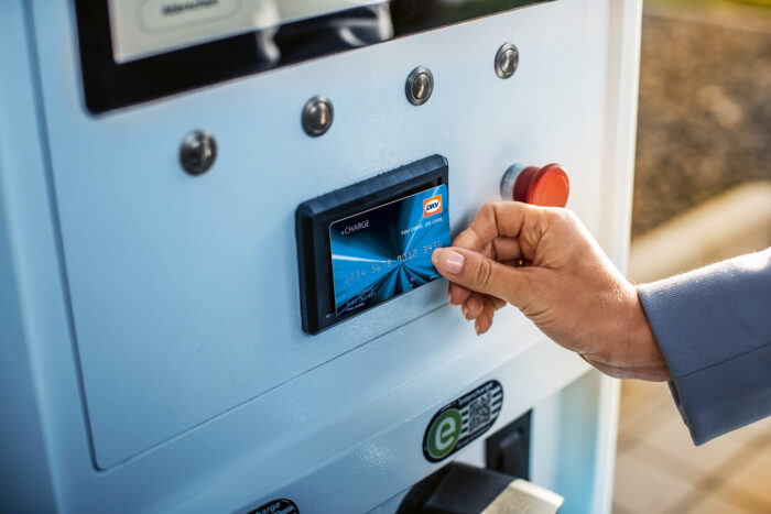 Firmy chtějí více elektromobilů, ale čelí rostoucím nákladům