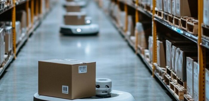 Nové sklady: volitelní lidé / zaměření na roboty